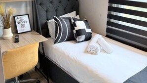1 soverom, skrivebord, strykejern/-brett og wi-fi