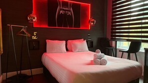 1 dormitorio, tabla de planchar con plancha, wifi y ropa de cama