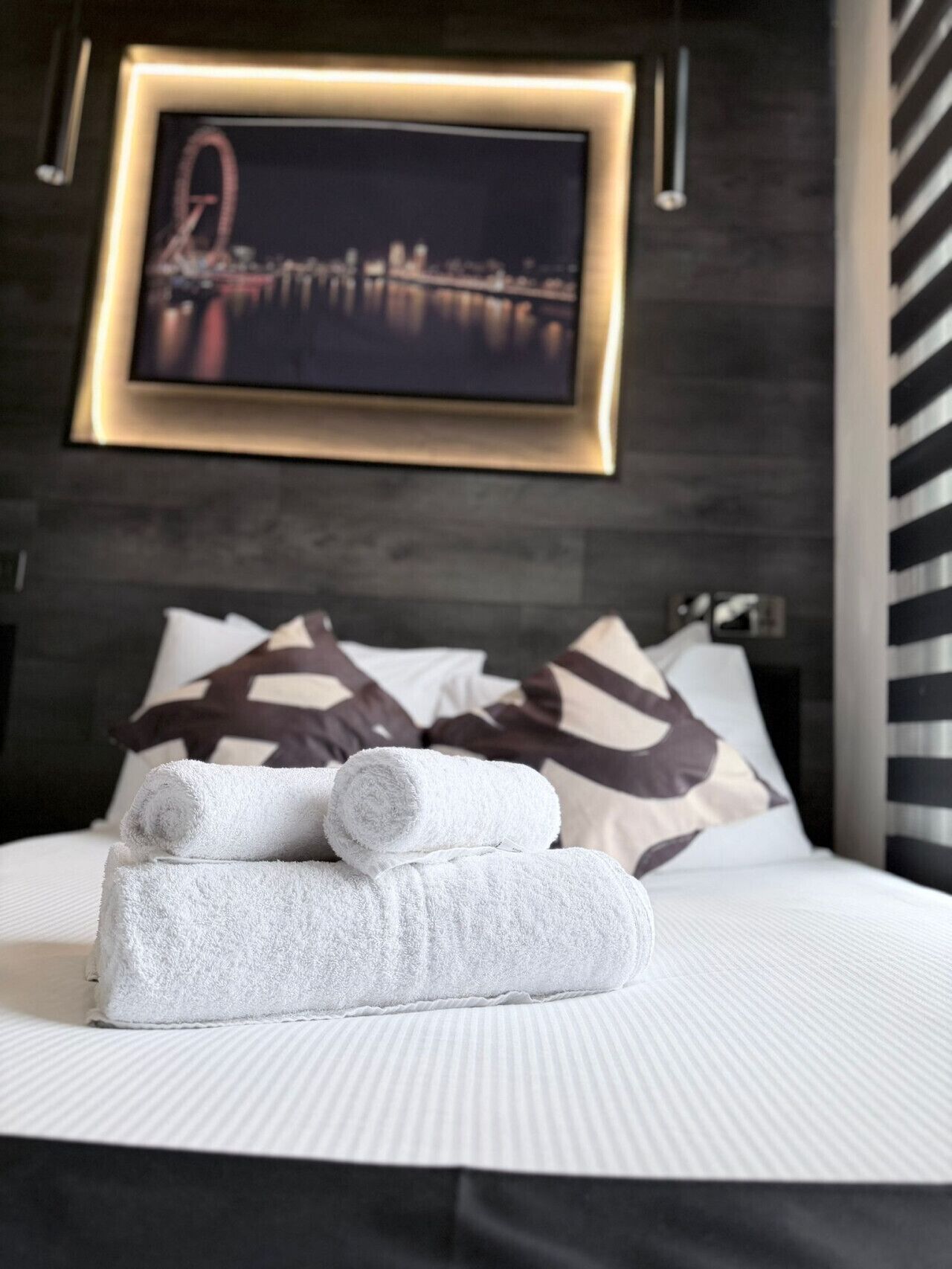 1 slaapkamer, een strijkplank/strijkijzer, wifi, beddengoed