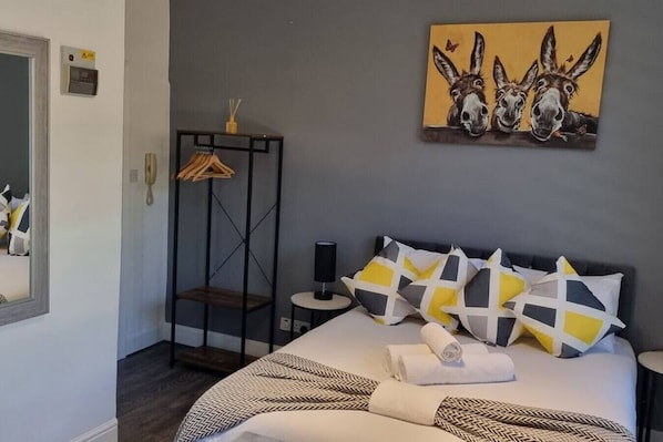 1 chambre, fer et planche à repasser, Wi-Fi, draps fournis