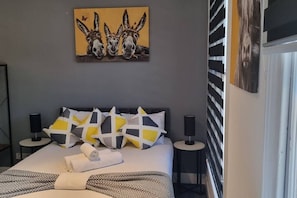 1 chambre, fer et planche à repasser, Wi-Fi, draps fournis