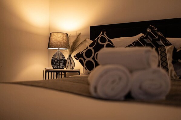 3 chambres, fer et planche à repasser, Wi-Fi, draps fournis