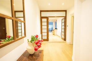 Interior - Kensington (Kensington)