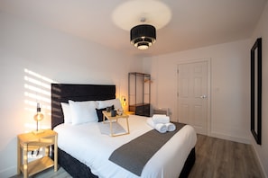 2 bedrooms, iron/ironing board, travel crib, free WiFi - Market street 33A - 1 - first floor (Watford)
