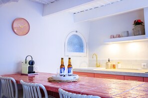 Fridge, microwave, oven, coffee/tea maker