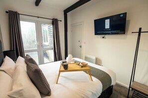 3 slaapkamers, een strijkplank/strijkijzer, reisbedje, wifi
