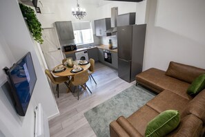 Smart TV - The Barn. (Bricket Wood)