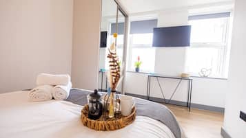 2 bedrooms, iron/ironing board, travel crib, WiFi