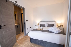 2 bedrooms, iron/ironing board, travel cot, WiFi