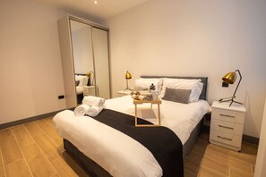 1 chambre, fer et planche à repasser, lit parapluie, Wi-Fi