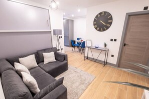 Smart TV - Avenir Court Flat 15 (Finchley) (Greater London)