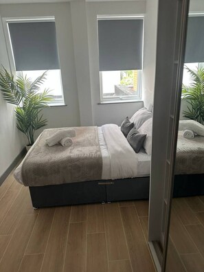 2 bedrooms, iron/ironing board, travel crib, WiFi - Avenir Court Flat 34 (Finchley) (Greater London)