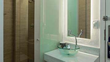 Economy Double Room | Bathroom