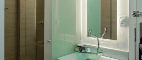 Economy Double Room | Bathroom