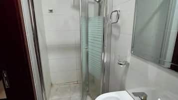 Junior Room, Balcony, City View | Bathroom