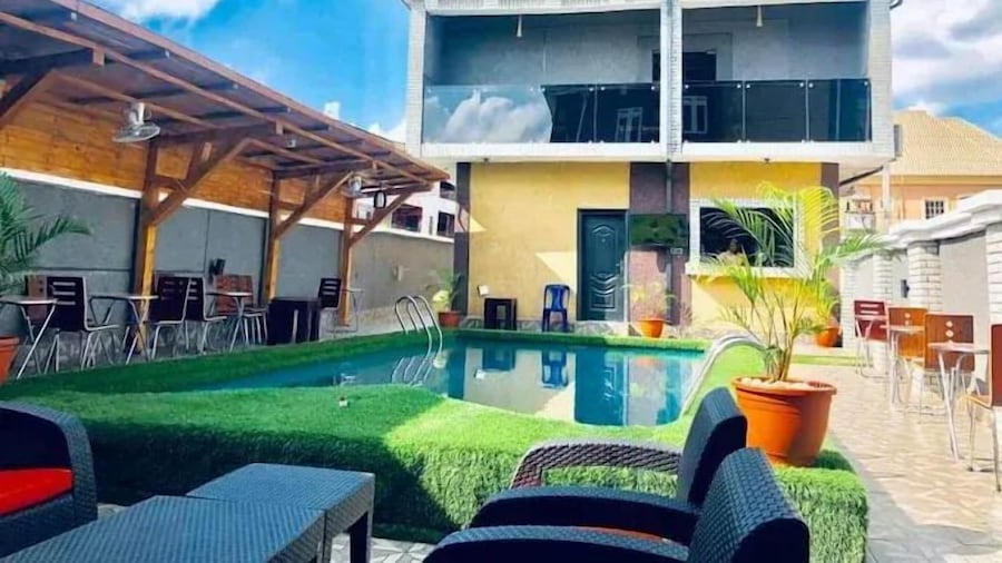Zara Max Hotel and Suites