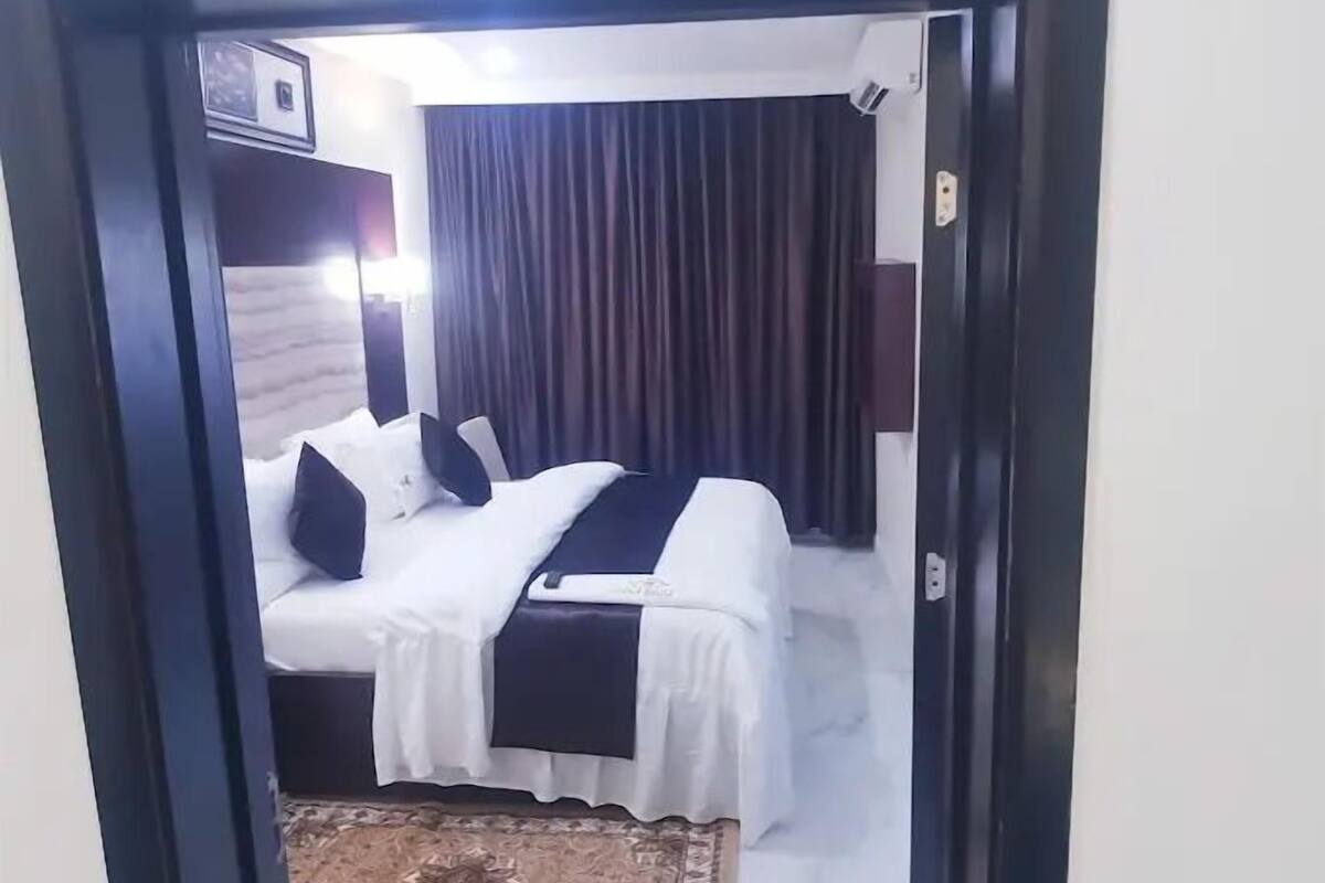 Junior Room, Balcony, City View | Desk, laptop workspace, blackout drapes, free WiFi