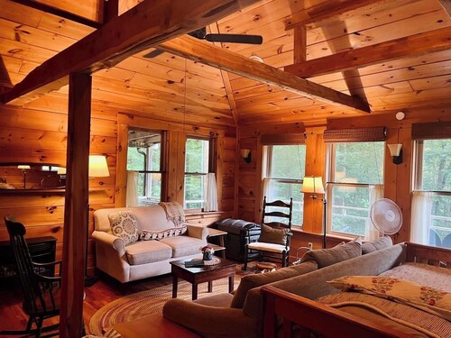 Cabin by the Creek – A Peaceful Hideaway in the Trees