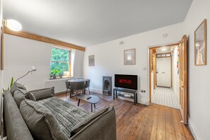 TV - Stepney Green Tranquil Flat (Greater London)