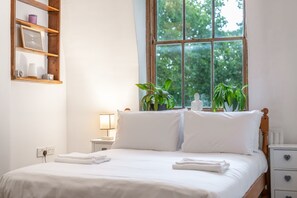 Iron/ironing board, Internet, bed sheets - Stepney Green Tranquil Flat (Greater London)