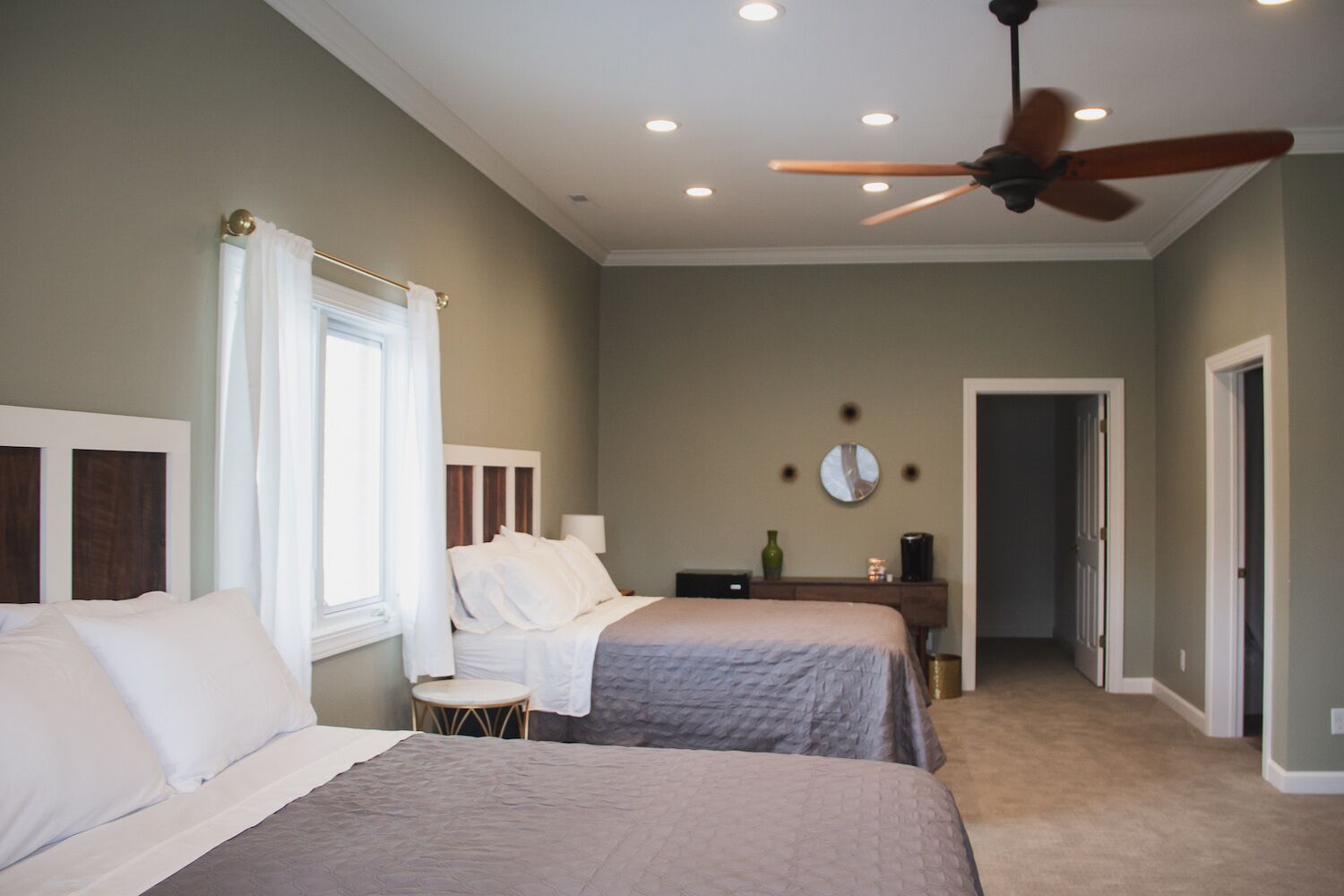 1 habitación, tabla de planchar con plancha, wifi y ropa de cama 