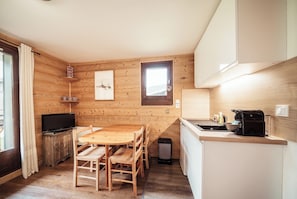 Fridge, microwave, coffee/tea maker, toaster