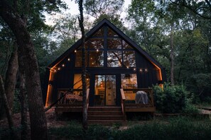 Exterior - #3 Blue Jay at Lost Forest Cabins (Richards)