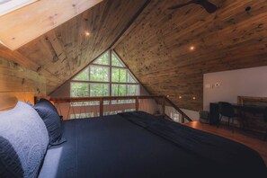 Desk, WiFi, bed sheets