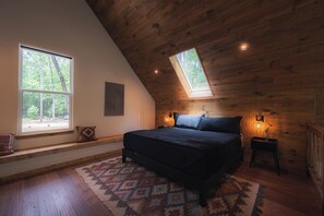 2 bedrooms, desk, WiFi, bed sheets - #9 Tree Frog at Lost Forest Cabins (Richards)