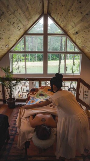 Spa - #10 Cardinal at Lost Forest Cabins (Richards)