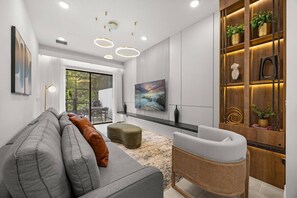 TV - 5 Bedrooms/ 5 Baths/ Paradiso Grande (10299 ET) (Orlando)
