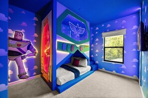 5 slaapkamers, een strijkplank/strijkijzer, wifi, beddengoed