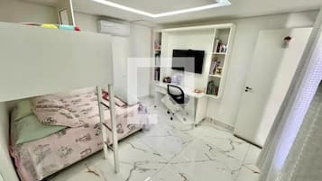 2 bedrooms, internet, bed sheets