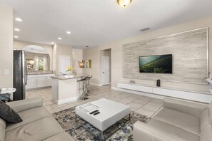TV - 5 Bedrooms/ 4.5 Bathrooms/ Solterra (5144 OA) (Davenport)