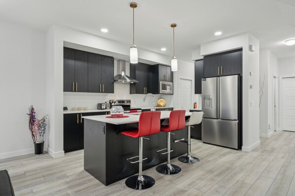 Microwave, oven, stovetop, dishwasher - Bright & Spacious 3-Bed, 2.5-Bath Home – Family Friendly (Calgary)