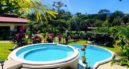 Secluded-Private Villa Perfect for Groups & Families- Spacious Home with 10 Beds