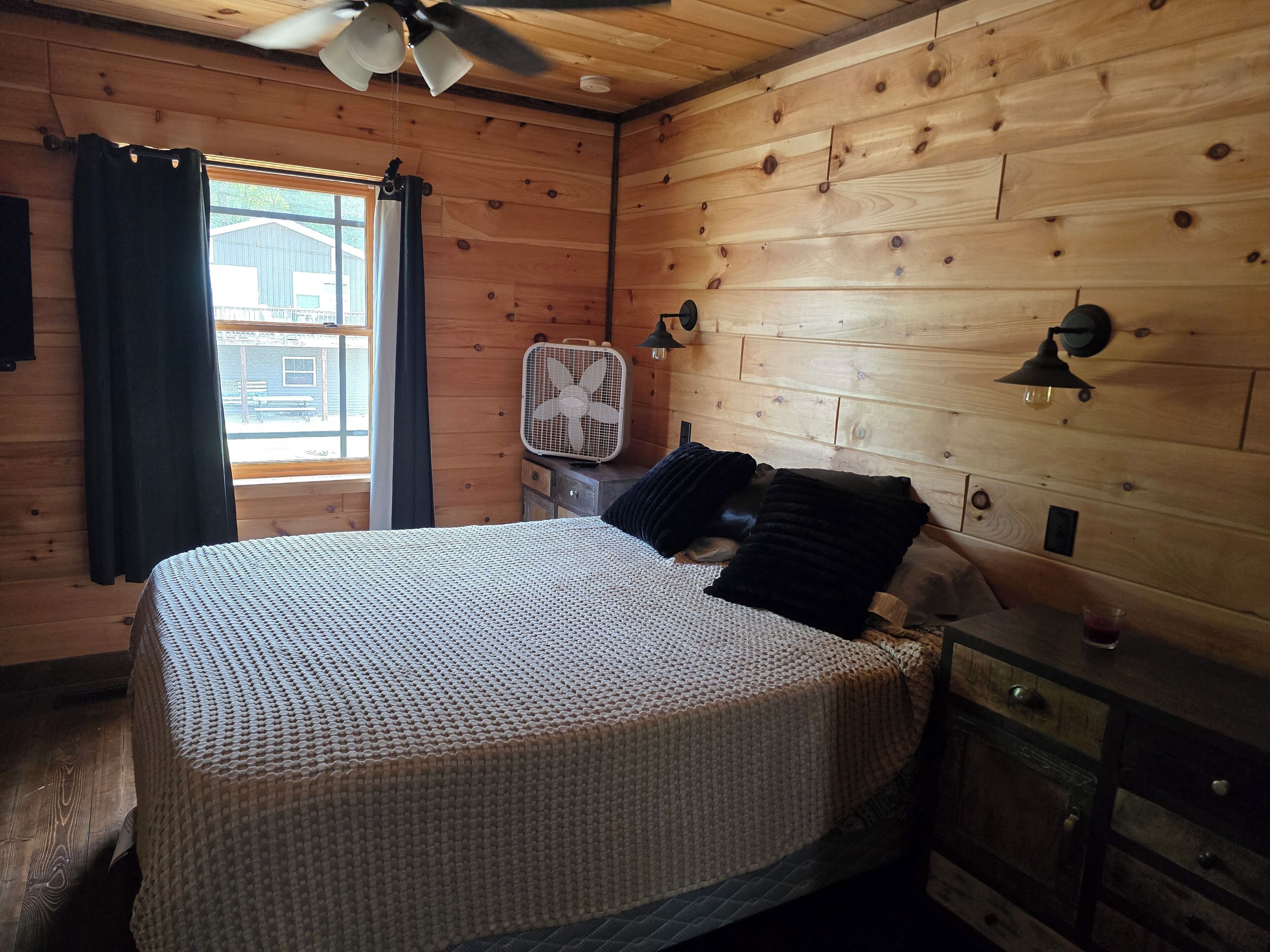 2 quartos, escrivaninha, Wi-Fi de cortesia, roupa de cama