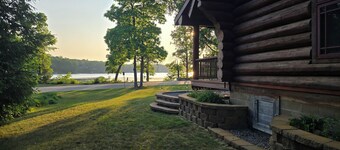 Charming cabin with AC on Diamond Lake