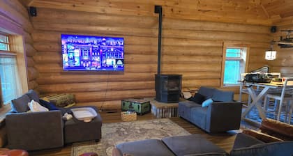 Charming cabin with AC on Diamond Lake