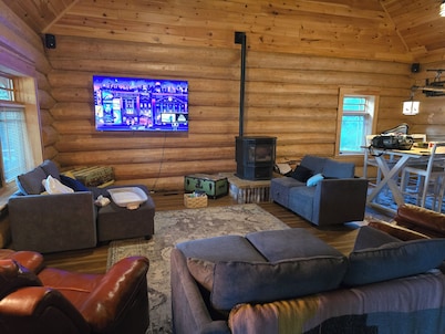 Charming cabin with AC on Diamond Lake