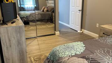 2 bedrooms, desk, iron/ironing board, free WiFi
