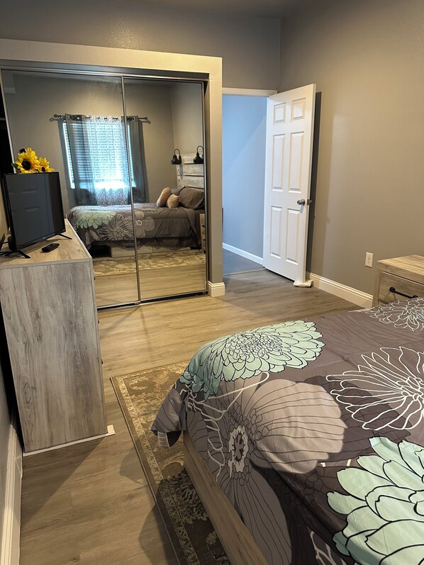 2 bedrooms, desk, iron/ironing board, free WiFi
