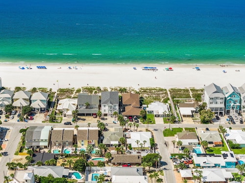 BRAND NEW 5br House ~ 2min walk to beach~ PrivatePool~GameRoom