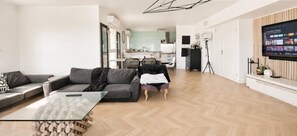 TV - Roof terrace apartment 120m2 Duplex ideally located near center and Beaches (Montpellier)