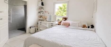 3 bedrooms, free WiFi, bed sheets