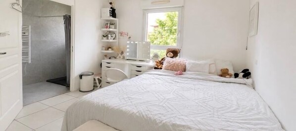 3 bedrooms, free WiFi, bed sheets