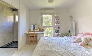 3 bedrooms, free WiFi, bed sheets