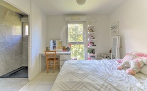 3 bedrooms, free WiFi, bed sheets