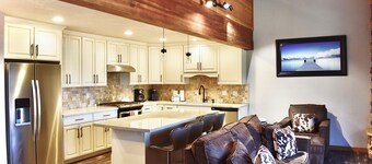 Fantastic 3-bedroom with loft townhome in Mammoth Lakes