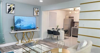 Full entire cozy home + Free Wi-Fi + Free parking + Central area